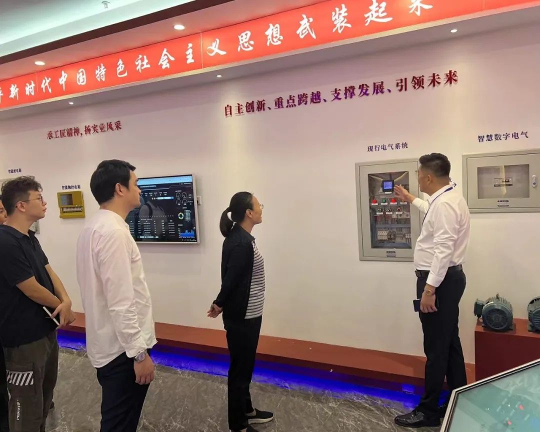热烈接待琼山区政府列位向导莅临我司旅行指导_优发国际-新闻中心