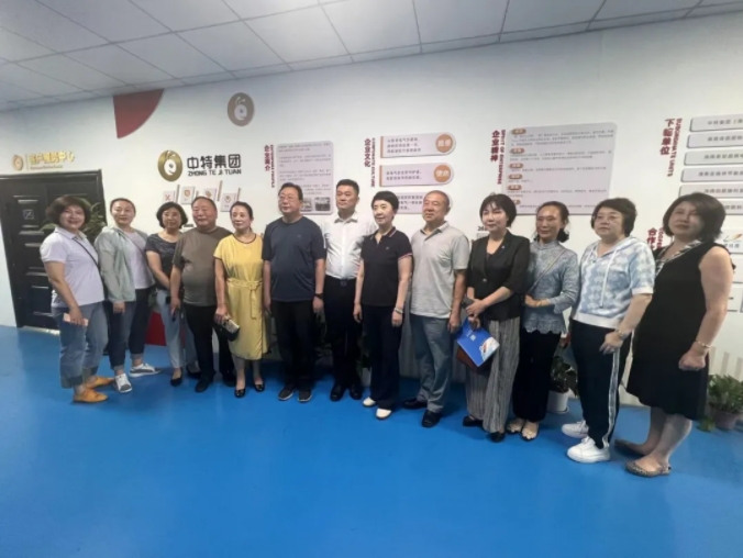 热烈接待丹东市工商联列位向导及企业家代表到优发国际旅行交流！_优发国际-新闻中心